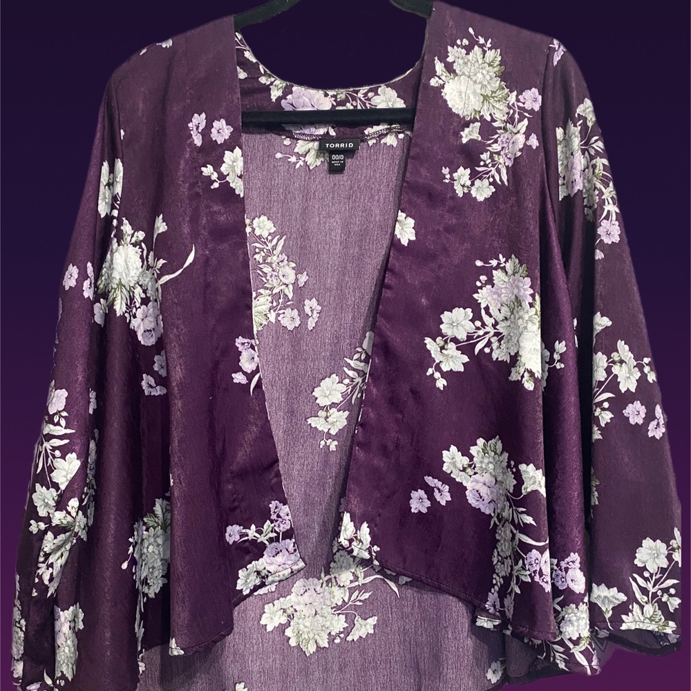 Purple floral satin Torrid cardigan size 00/0